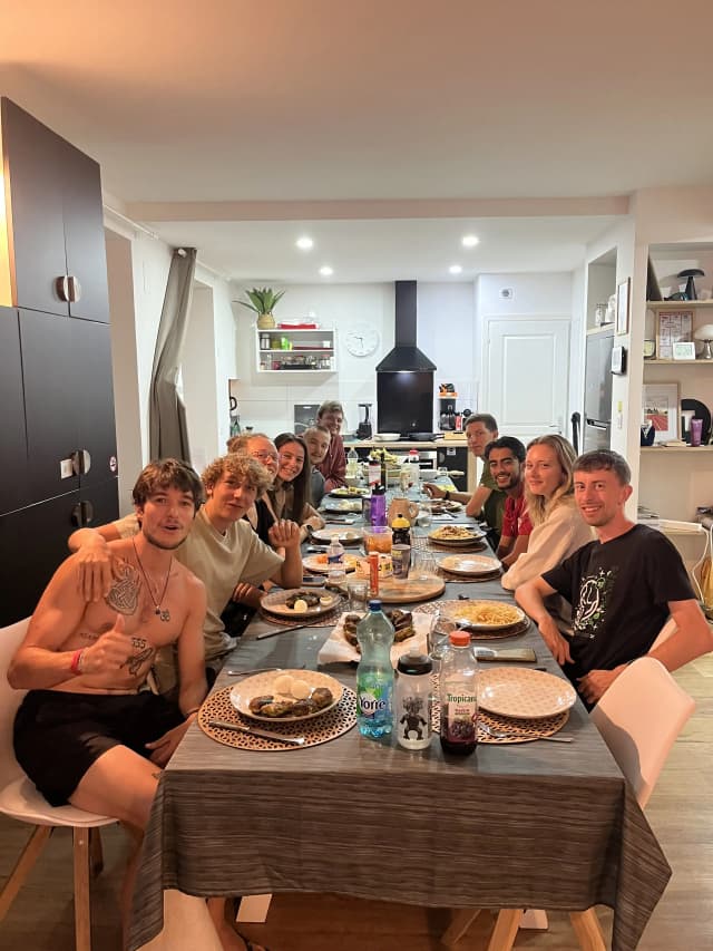 Repas partagé entre sportifs